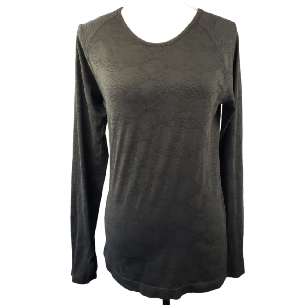 Athleta Women's Running Top Size Large-Fitted-in Black Stretch Snake Print
